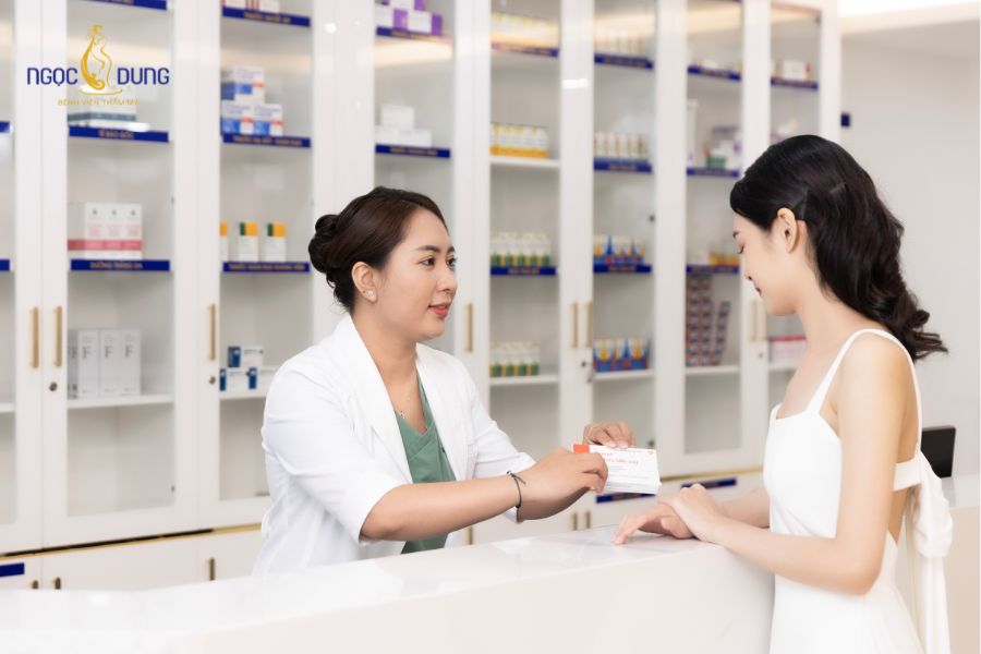 Cắt mí mắt bị thâm: Nguyên nhân và cách cải thiện sau khi cắt mí 10 Sử dụng các loại thuốc kháng viêm, giảm phù nề theo đúng chỉ định của bác sĩ chuyên khoa