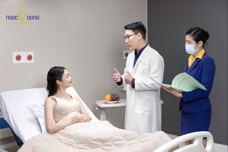 Nâng ngực túi Nano không chip: Đánh giá và bảng giá 13 Bác sĩ thăm khám trực tiếp sẽ đánh giá cấu trúc lồng ngực và mong muốn thẩm mỹ của bạn để đưa ra chỉ định phù hợp