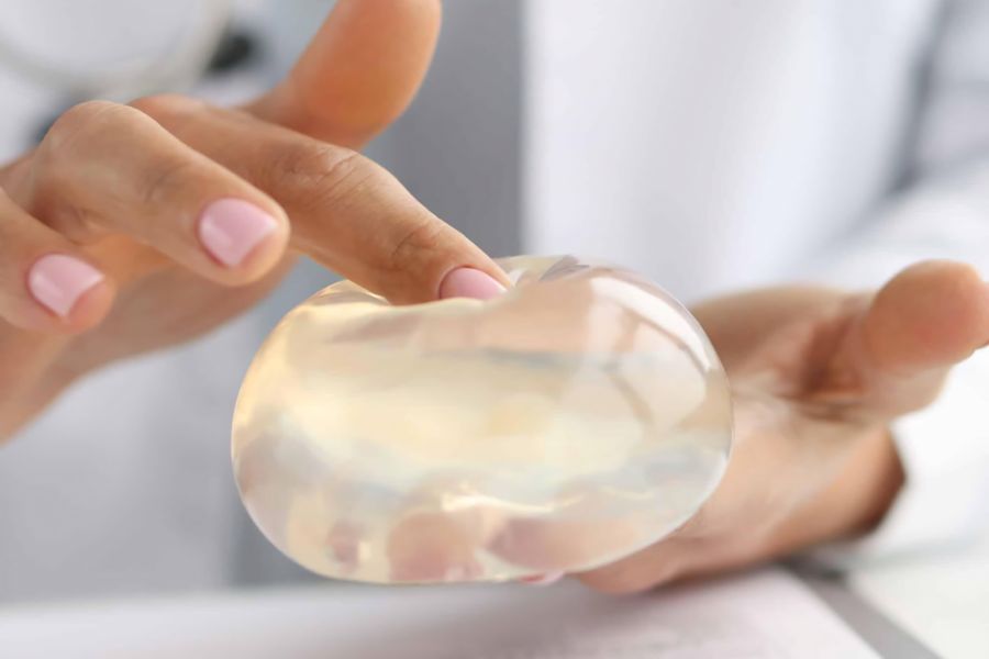 Nâng ngực nội soi túi tròn, vòng 1 căng mềm tự nhiên 12 Cấu trúc đối xứng đa hướng của dòng túi độn dáng tròn gel silicon