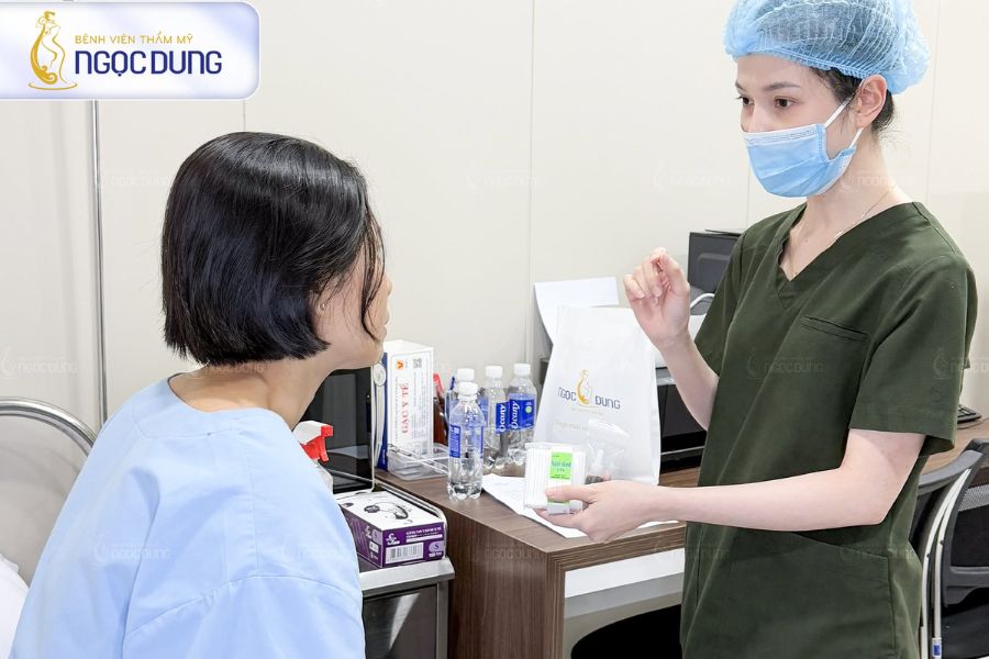 Thu gọn đầu ti: Bảng giá, phương pháp và quy trình 13 Khách hàng nên tuân tái khám cắt chỉ đúng lịch, thường sau 7 ngày