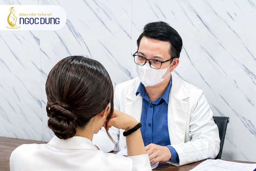 Dịch vụ phẫu thuật tạo hình môi đẹp chuẩn hóa ở Ngọc Dung 9 Khách hàng nhận tư vấn dáng môi phù hợp cấu trúc mặt