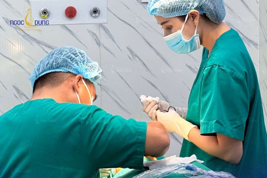 Phẫu thuật nâng ngực: Bảng giá, phương pháp và quy trình 14 Không gian phòng mổ vô khuẩn một chiều khép kín, an toàn đại phẫu