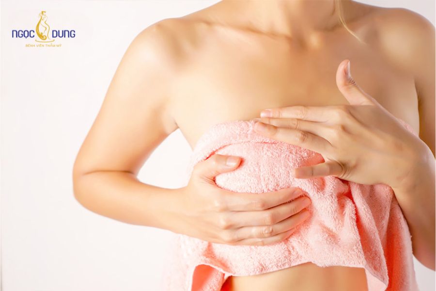 Cách chăm sóc sau nâng ngực giúp hồi phục nhanh chóng 11 Kỹ thuật chườm lạnh quanh vùng ngực hỗ trợ co mạch giảm sưng nề