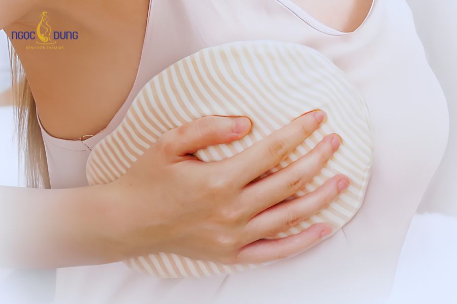 Nâng ngực ăn thịt vịt được không? Hướng dẫn kiêng cữ 8 Nếu lỡ ăn một lượng nhỏ thịt vịt, cần theo dõi kỹ các biểu hiện sưng đỏ hoặc ngứa ngáy tại vùng phẫu thuật