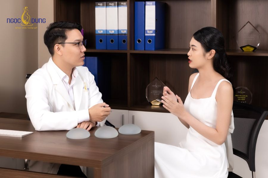 Nâng ngực bao lâu phải tháo ra? Dấu hiệu và cách xử lý 16 Thăm khám chuyên khoa kịp thời giúp phòng ngừa các rủi ro nguy hiểm đến sức khỏe
