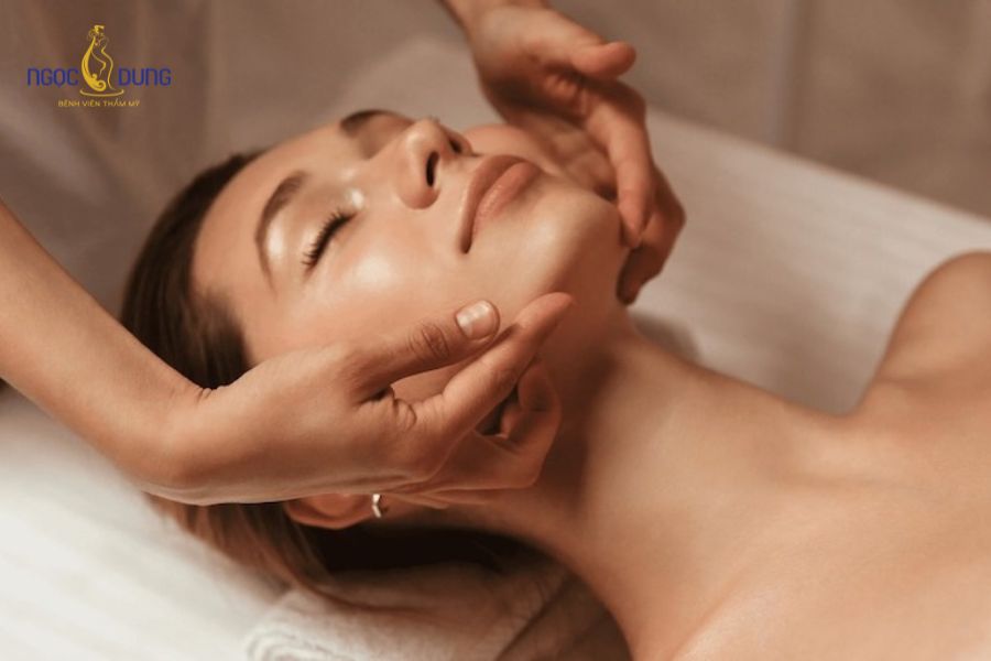 Điêu khắc đường line mặt: Sở hữu gương mặt V-Line đẹp 8 Thao tác massage nâng cơ dọc theo xương hàm dưới
