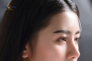 Vùng trán tròn đầy mịn màng tự nhiên giúp gương mặt trông thanh tú hơn