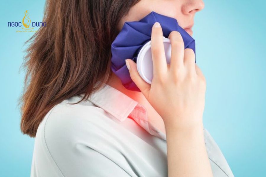 Tiêm filler cằm bị bầm tím: Nguyên nhân và cách xử lý 11 Áp dụng đúng liệu pháp nhiệt chườm lạnh và chườm ấm giúp mảng tím mờ nhanh