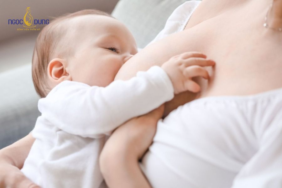 Nâng ngực có cho con bú được không? Giải đáp chi tiết 13 Các nghiên cứu y khoa quốc tế khẳng định việc cho con bú sau khi đặt túi ngực được đánh giá là an toàn