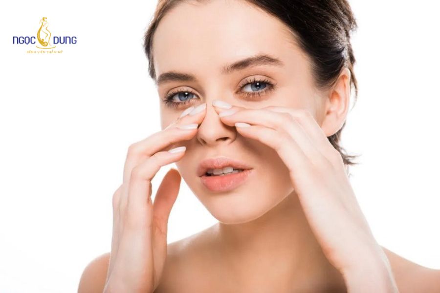 Tiêm filler mũi bị lệch: Nguyên nhân và cách khắc phục 10 Cần xử lý sớm tình trạng mũi lệch để tránh biến chứng hoại tử hoặc tổn thương mô kéo dài