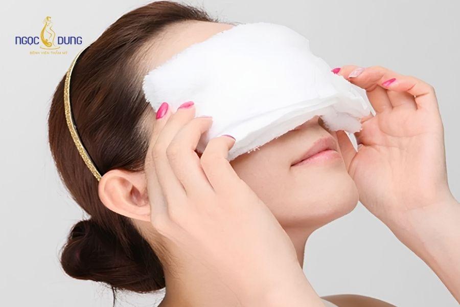 Tiêm filler rồi có nâng mũi được không? Cần lưu ý gì? 14 Chườm lạnh nhẹ nhàng trong 3 ngày đầu và tái khám theo đúng lịch hẹn của bác sĩ