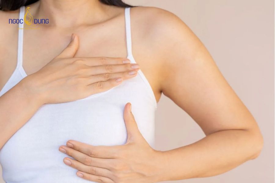 Nâng ngực size 250 dành cho ai? Cách đo size chuẩn xác 12 Đánh giá độ đàn hồi da và mô tuyến vú để xác định khả năng chứa túi độn