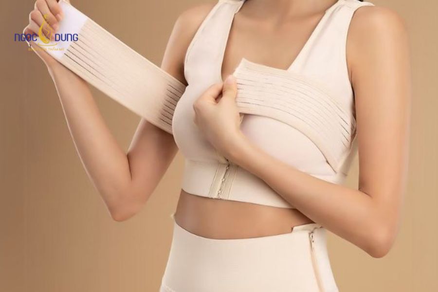 Nâng ngực chảy xệ sau sinh: Giải pháp lấy lại vòng 1 săn chắc 21 Duy trì mặc áo định hình giúp giữ phom ngực ổn định và hạn chế tối đa nguy cơ xô lệch