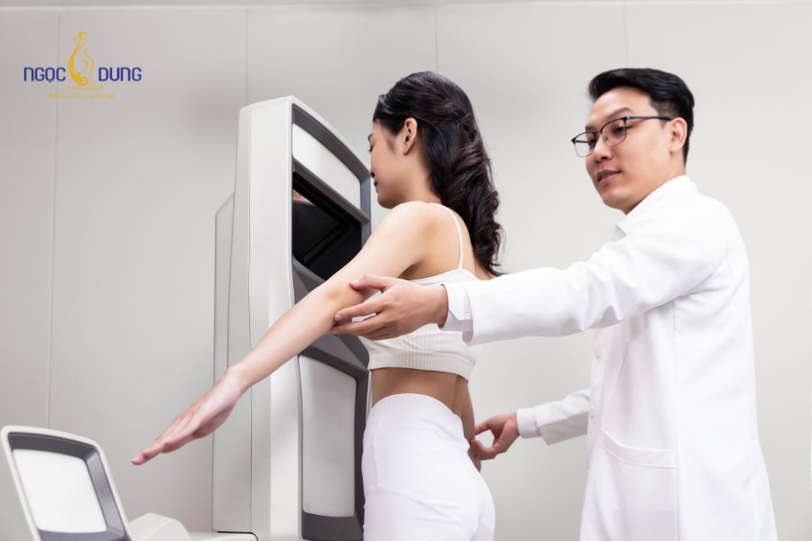 Silicon nâng ngực là gì? Phân loại, quy trình và lưu ý 13 Khám tiền phẫu giúp sàng lọc các trường hợp chống chỉ định phẫu thuật
