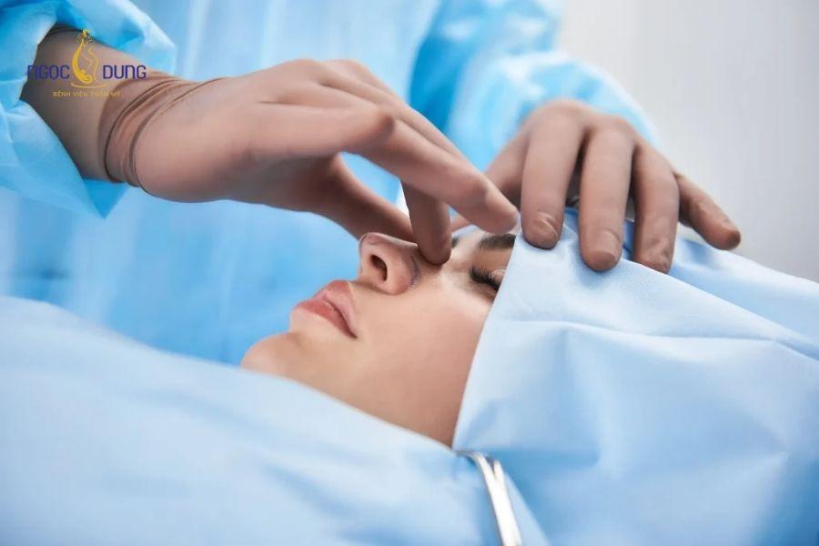 Tiêm filler rồi có nâng mũi được không? Cần lưu ý gì? 13 Kỹ thuật kết hợp sụn sinh học Surgiform nâng cao sống mũi và sụn tai tự thân bọc bảo vệ đầu mũi