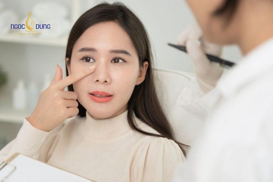Tiêm filler mũi có được nằm nghiêng không? Cần lưu ý gì? 15 Liên hệ ngay với bác sĩ chuyên khoa nếu vùng mũi có biểu hiện sưng đau kéo dài hoặc đổi màu bất thường