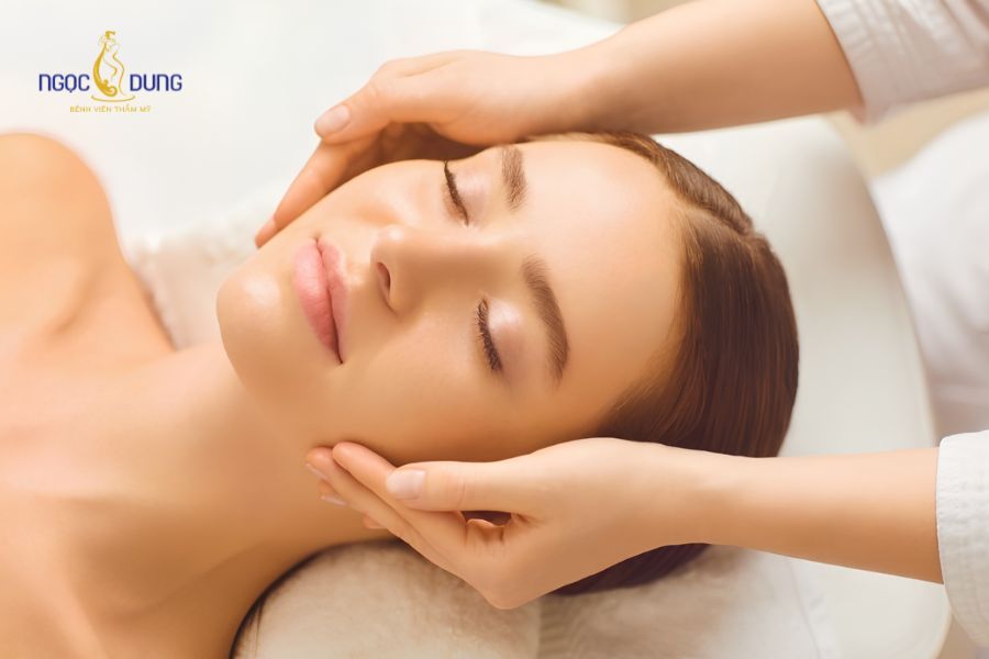 Tiêm filler cằm giá bao nhiêu? Bảng giá cập nhật mới 17 Tránh massage mạnh vùng cằm và hạn chế xông hơi trong những ngày đầu sau tiêm