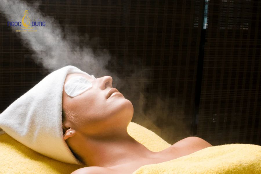 Tiêm filler môi bị sưng: Bao lâu hết và cách giảm sưng 11 Tránh phơi nắng gắt hoặc xông hơi nhiệt độ cao trong tuần đầu để bảo vệ dáng môi