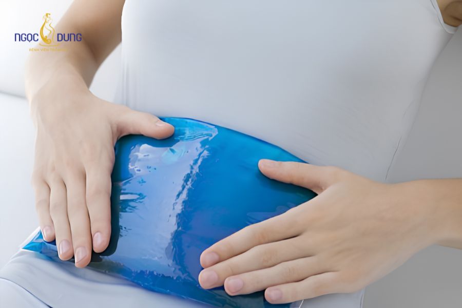 Khâu tầng sinh môn có ăn được trứng gà không? Giải đáp 14 Chườm lạnh nhẹ nhàng qua lớp vải mỏng 10 phút giúp làm dịu cảm giác sưng đau
