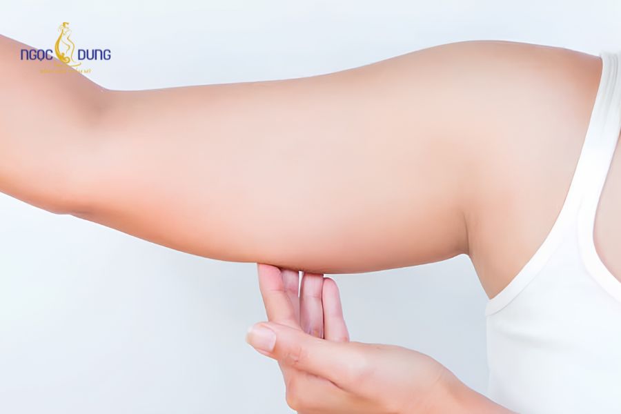 Có nên hút mỡ bắp tay không? Giải đáp chi tiết, đầy đủ 12 Thăm khám và sàng lọc sức khỏe kỹ lưỡng giúp hạn chế các rủi ro y khoa trong phẫu thuật