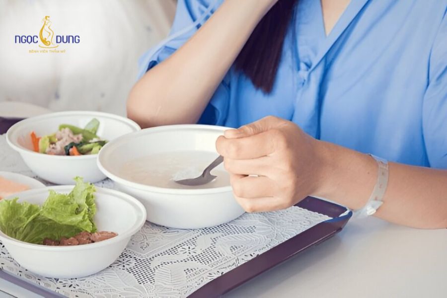 Sau khi hút mỡ nên ăn gì, kiêng gì để nhanh hồi phục? 11 Thực phẩm lỏng, dễ tiêu như cháo loãng là lựa chọn tối ưu trong 24 giờ đầu hậu phẫu
