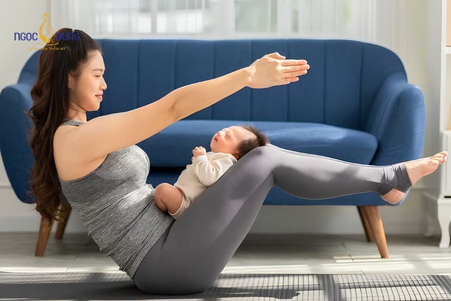 Cách rặn để hỗ trợ hạn chế rạch tầng sinh môn khi sinh thường 13 Vận động đi lại nhẹ nhàng sau sinh giúp tăng lưu thông máu đến vùng chậu